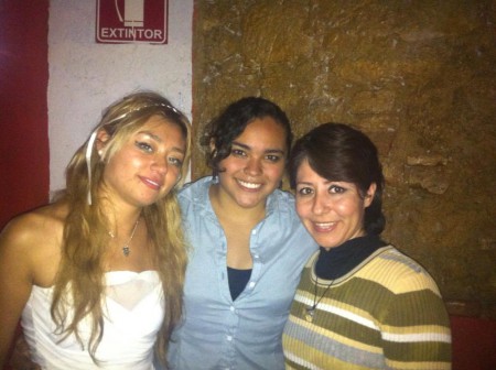 La güera, Azu y yo en el karaoke!